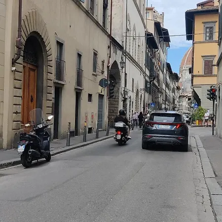 Toc Toc - Modern In Florence