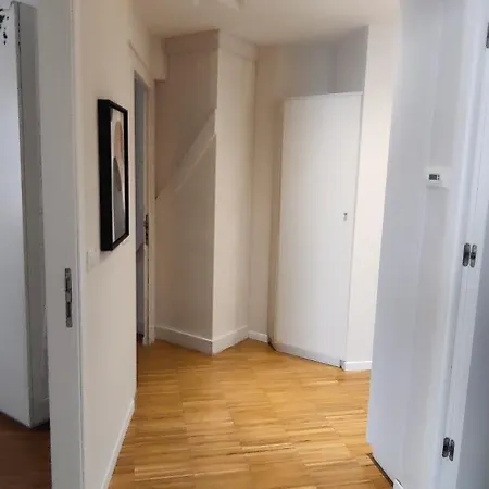 Toc Toc - Modern In Apartment *