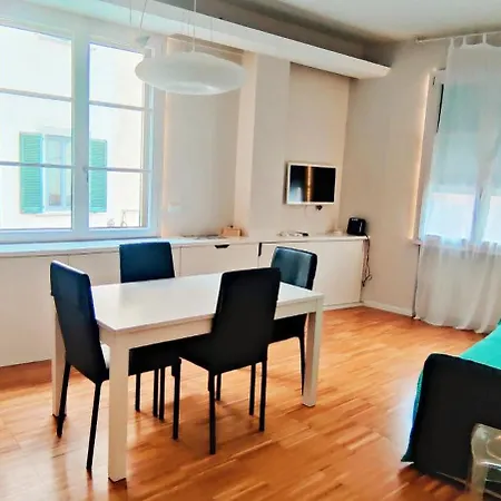 Toc Toc - Modern In Daire Floransa